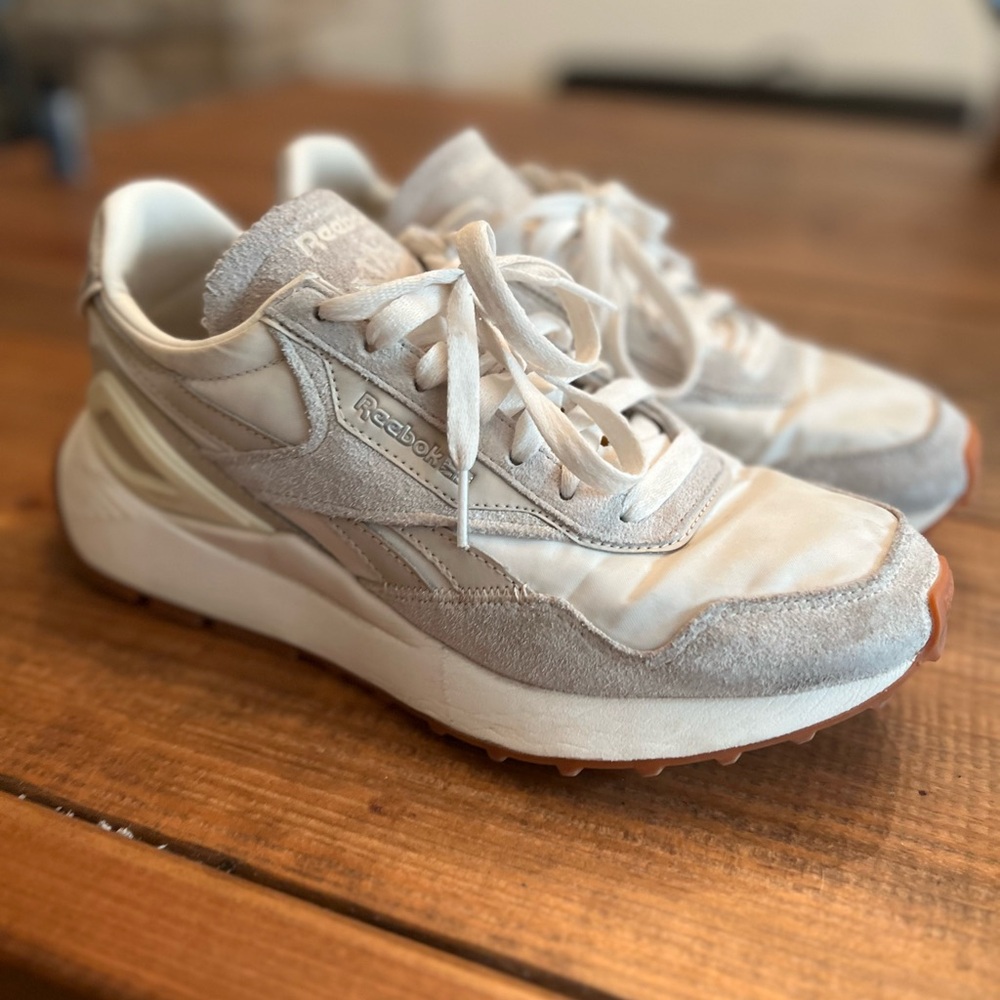 Women’s Throwback Reebok Classic - Picture 2 of 5